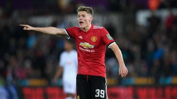 Mourinho até abraçou o repórter que elogiou seu novo pupilo, McTominay