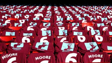 Nos 25 anos sem Bobby Moore, o West Ham fez grande homenagem à lenda