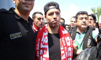 Queda livre: Por tratamento médico irregular, Nasri pega gancho de seis meses