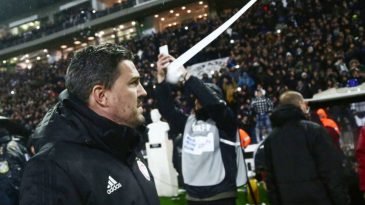 Um rolo de papel começa a causar grande confusão na briga pelo Campeonato Grego