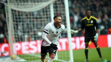 A trivela mágica de Quaresma rendeu um gol memorável, decidindo o dérbi com o Fenerbahçe