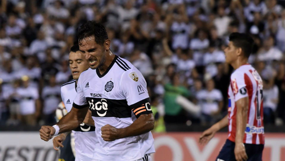 Decisivo desde a Libertadores de 1999, Santa Cruz volta a ser her&oacute;i do Olimpia