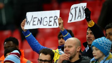 Até o quarto árbitro fez chacota de Wenger após a derrota na decisão em Wembley