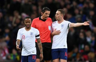 Inglaterra teve velocidade, mas Tarkowski falhou, e a Itália empatou