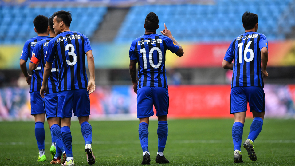 Alex Teixeira ficou na China e come&ccedil;ou temporada 2018 com dois gols; brasileiros brilharam na 1&ordf; rodada