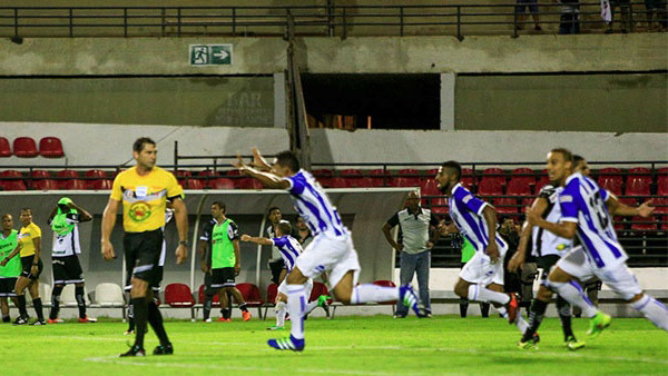 CSA tomou gol que o eliminava aos 47 do 2&ordm; tempo, mas arrancou classifica&ccedil;&atilde;o &eacute;pica aos 51
