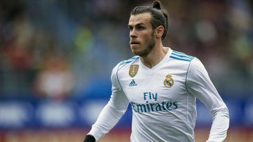 Para Giggs, ídolo e técnico da seleção de Gales, Bale não deveria sair do Real Madrid