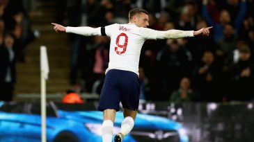 Ausência de Kane fez Vardy ganhar pontos na seleção inglesa pensando na Copa 2018