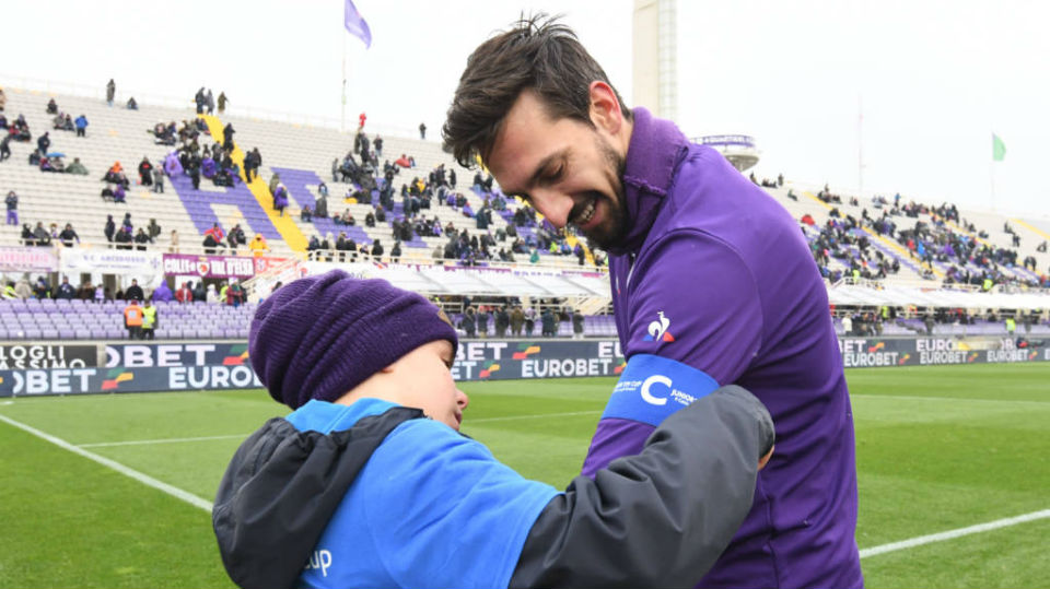 Antes do adiamento, capit&atilde;es de Milan e Inter decidiram n&atilde;o jogar o d&eacute;rbi em respeito a Astori