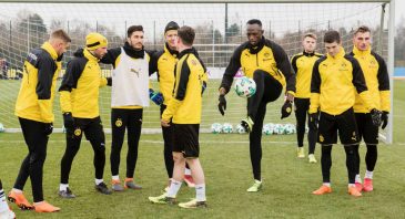 Bolt deu show de simpatia e mostrou sua habilidade em treino com o Dortmund
