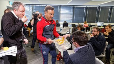 As frases de Carvalhal viraram camisetas e vão ajudar na luta contra o câncer de próstata