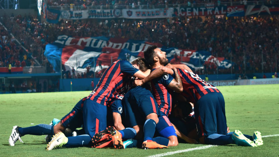 Foi lindo ver a Nueva Olla, em sua primeira noite de Libertadores, explodindo com um gol aos 51 do 2&deg; tempo