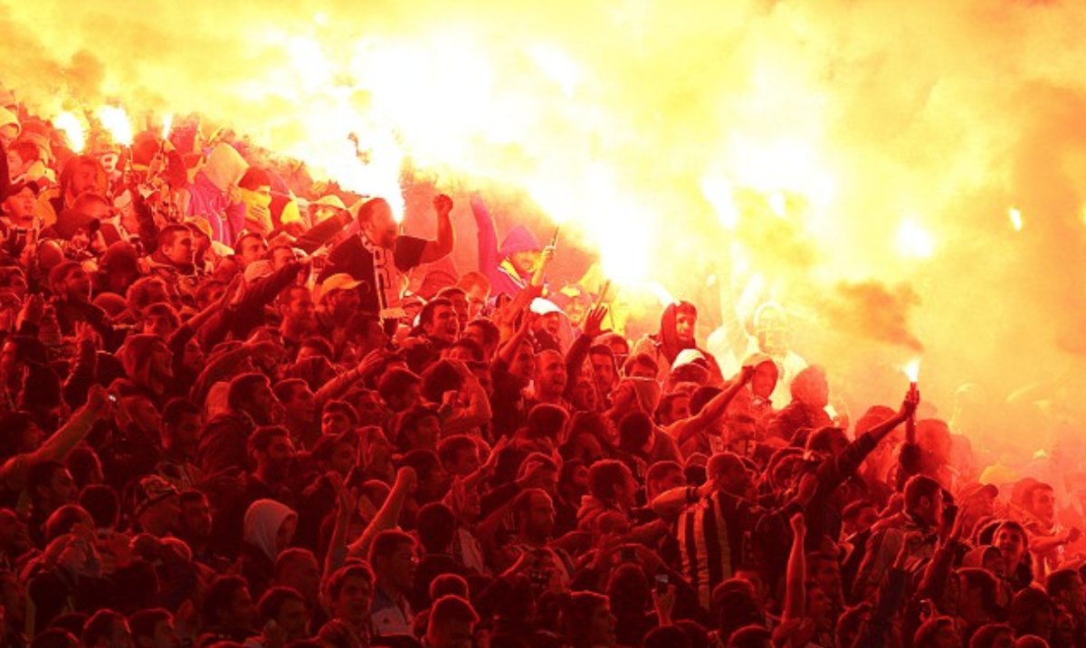 Fener 0x0 Galatasaray tamb&eacute;m ficou empatado no fanatismo das duas torcidas