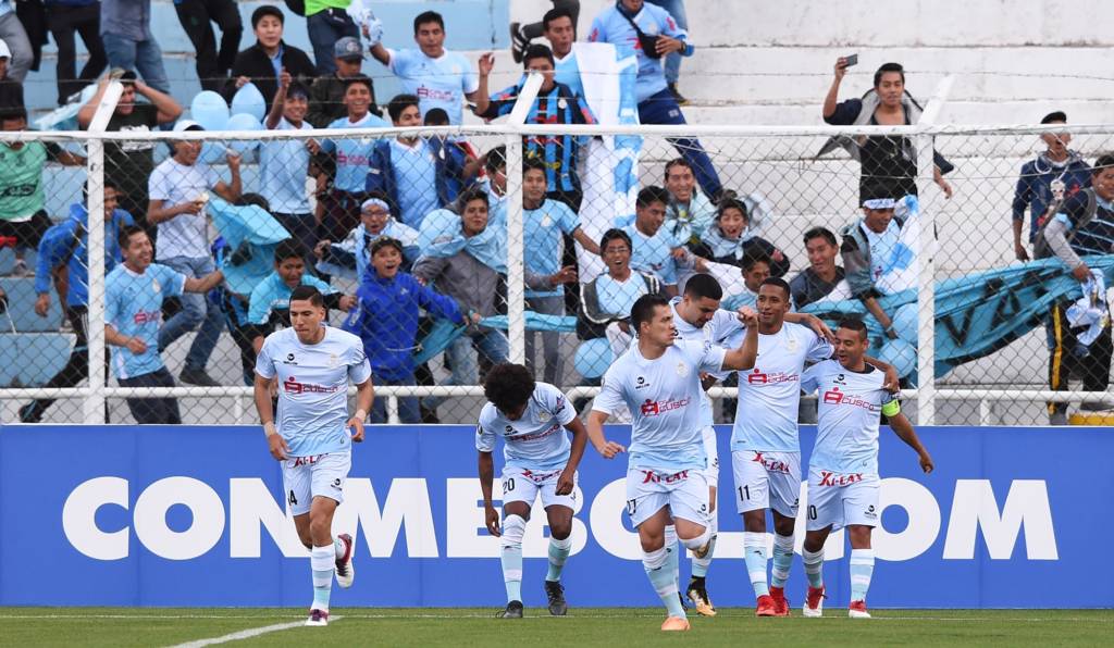 Santos fez um jogo terr&iacute;vel contra o Garcilaso e Vanderlei evitou uma derrota ainda pior