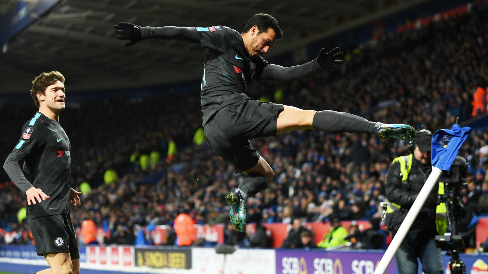 Leicester lutou, mas Chelsea viu Pedro se agigantar para se classificar na prorroga&ccedil;&atilde;o