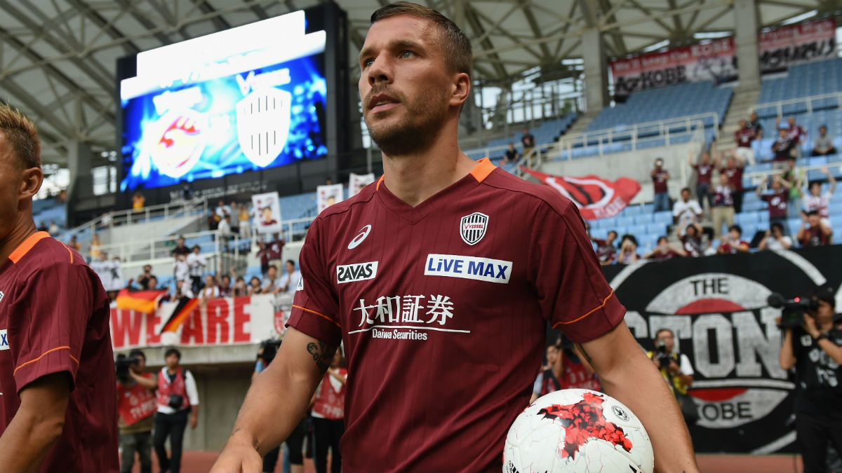 Podolski marcou dois gola&ccedil;os no Jap&atilde;o, bem ao seu estilo: pancadas de longe