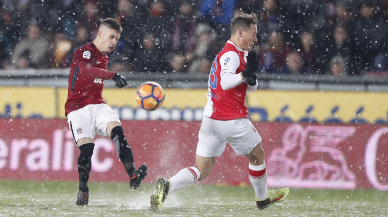 &Eacute;pico na neve: Na casa do Sparta, Slavia transforma um 0x3 em 3&times;3, com gol aos 50 do 2&deg; tempo