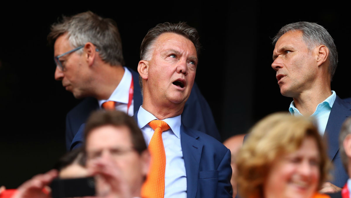 Van Gaal &eacute; contra fim antecipado da Eredivisie: &ldquo;Tem clube usando a crise do Coronav&iacute;rus em seu pr&oacute;prio benef&iacute;cio&rdquo;