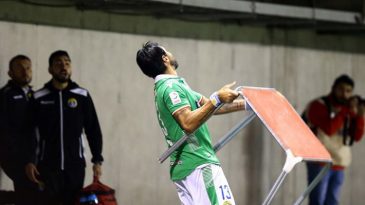 Com Audax Italiano em crise, Loco Abreu joga uma mesa na torcida