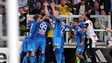 Sarri pede que Napoli mantenha pés no chão: “Juventus ainda está em primeiro”