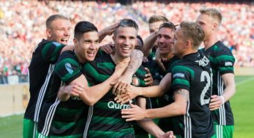 Van Persie vibrou feito menino ao marcar gol e vencer a Copa da Holanda pelo seu Feyenoord