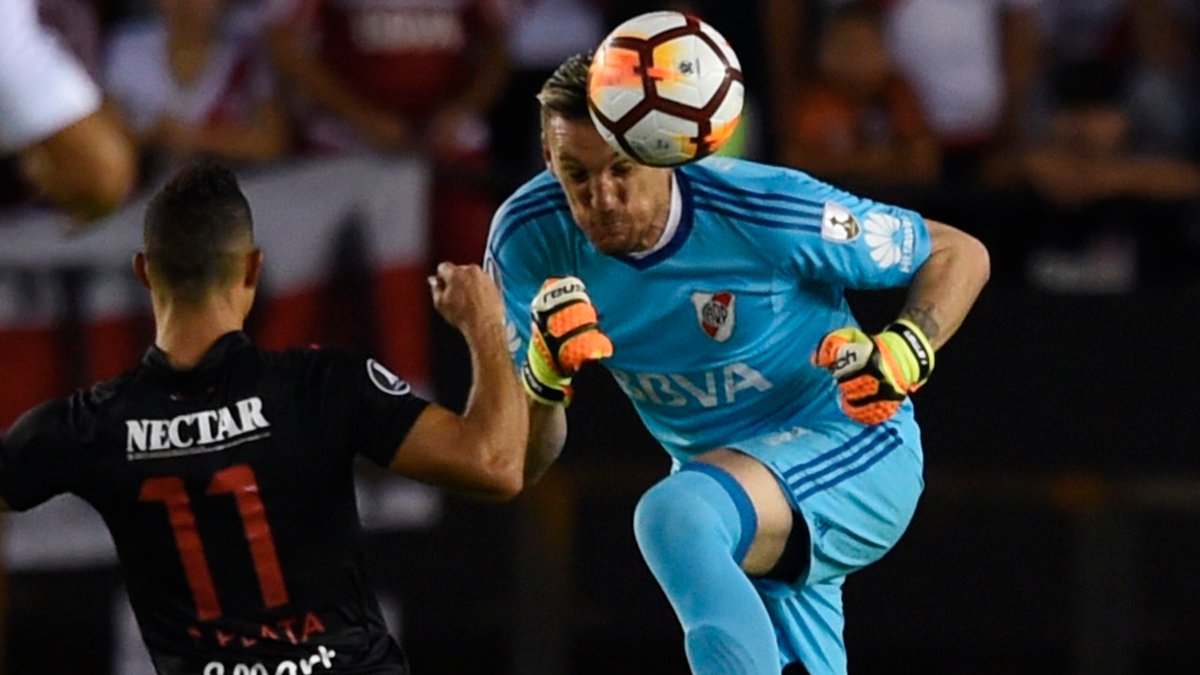 Em jogo de muitas faltas, os goleiros prevaleceram no River Plate 0x0 Independiente Santa Fe