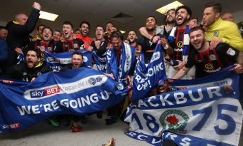 O Blackburn assegura o retorno à Championship e, enfim, dá um motivo de orgulho à sua torcida