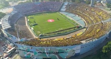 São lindas as imagens do Centenario lotado para o recebimento de Peñarol x Nacional