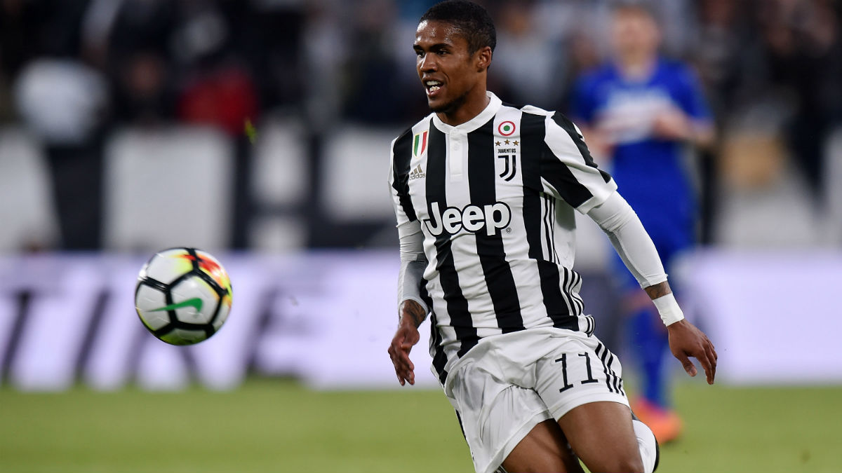 Douglas Costa deu um show, com tr&ecirc;s assist&ecirc;ncias na vit&oacute;ria da Juventus