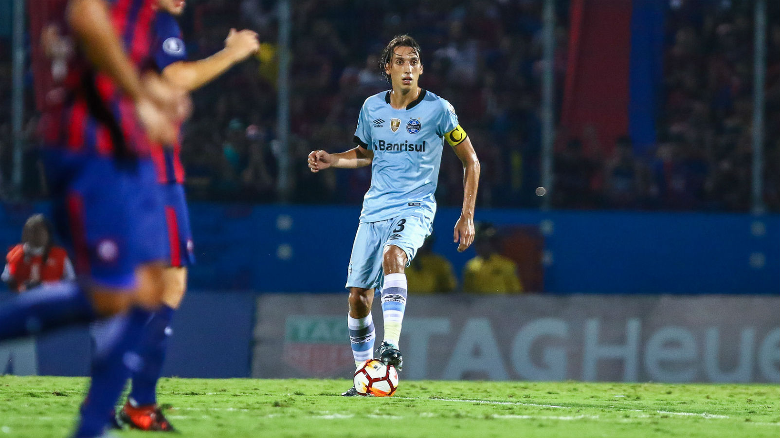 Com seguran&ccedil;a defensiva e atitude, o Gr&ecirc;mio volta com o empate do Paraguai