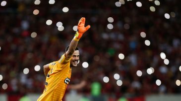 O adeus de Júlio César foi o devido reconhecimento e o gesto de amor no Maracanã que o abraçou