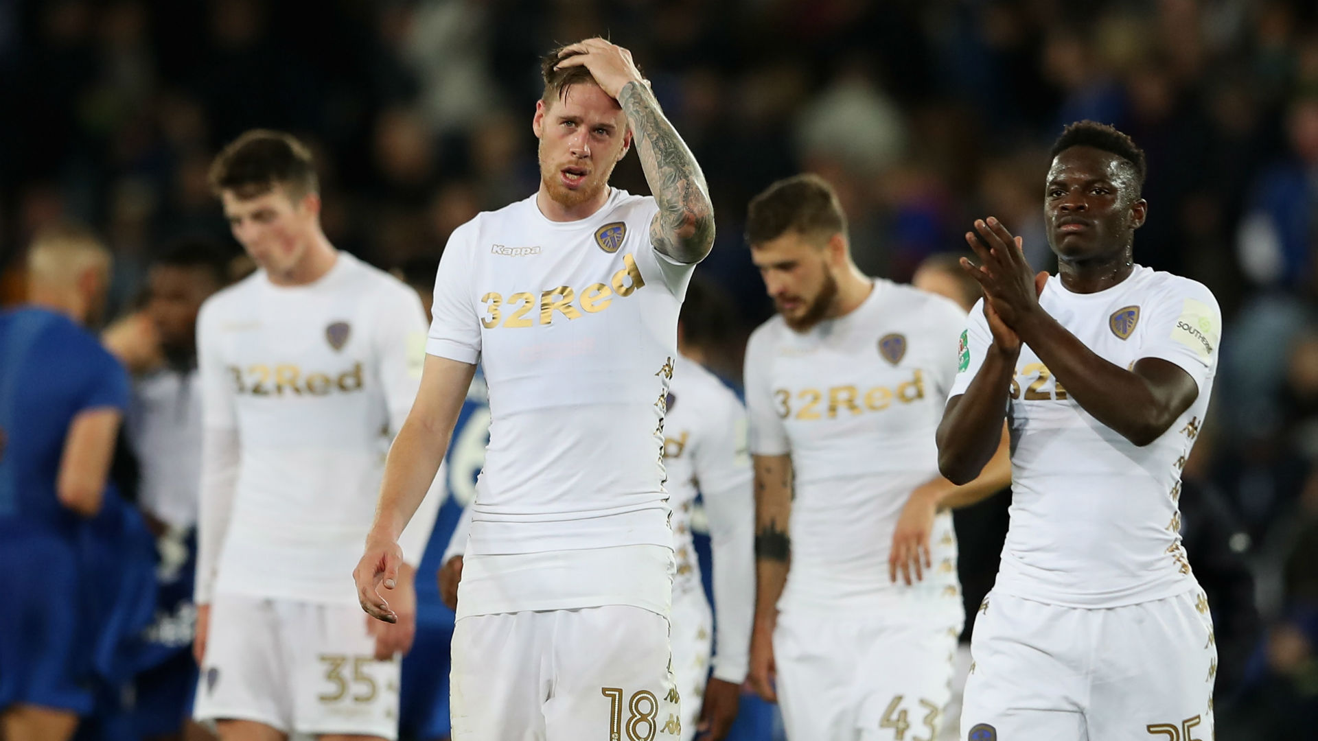 Leeds far&aacute; turn&ecirc; em pa&iacute;s denunciado pela ONU por limpeza &eacute;tnica e causa controv&eacute;rsia