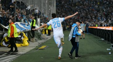 Dentro do pulsante Vélodrome, o Olympique reviveu seus melhores sonhos europeus ao bater o Salzburg