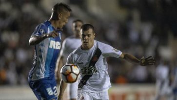 O Vasco brigou e, com um a menos, arrancou um empate para seguir respirando na Libertadores