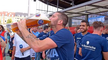 Festa e cerveja na Baviera: um ano depois do caos, Munique 1860 consegue acesso à 3ª divisão