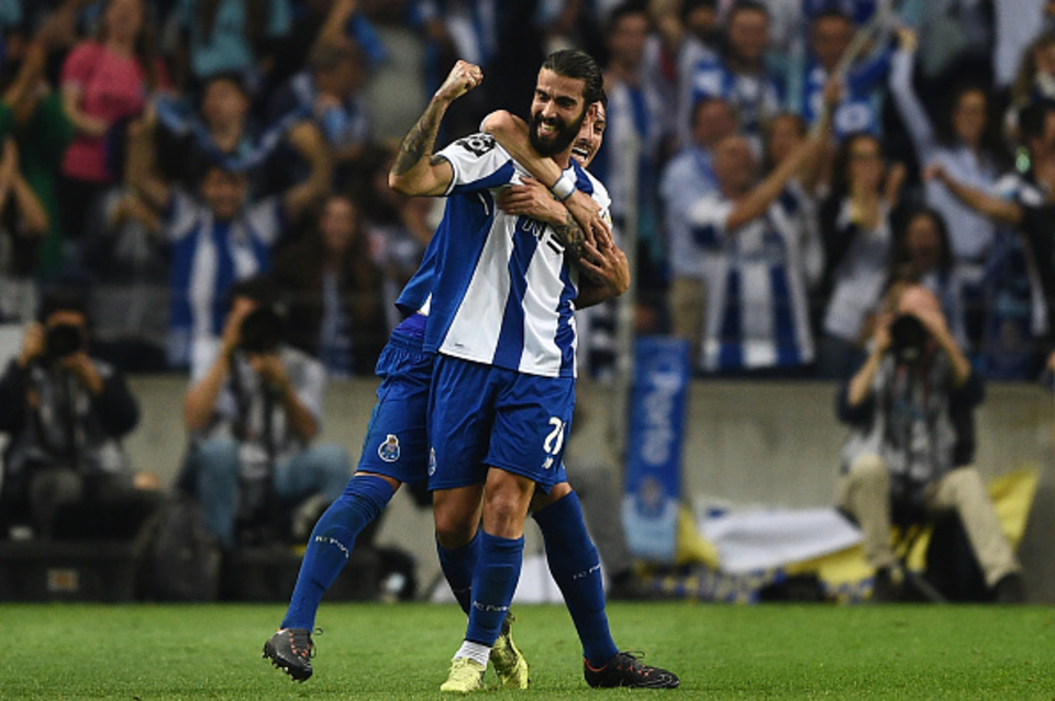 Comemora&ccedil;&atilde;o evocando &ldquo;Bella Ciao&rdquo; antes, vit&oacute;ria depois: &eacute; o Porto com o t&iacute;tulo