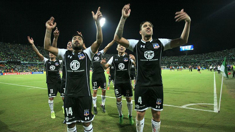 Depois de 11 anos, o Colo-Colo p&otilde;e fim &agrave; maldi&ccedil;&atilde;o: estar&aacute; nos mata-matas da Libertadores