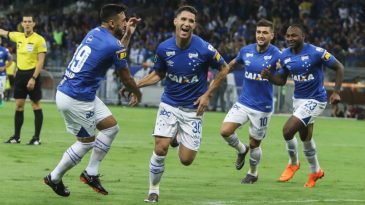Numa partida franca, o início fulminante do Cruzeiro valeu a vitória sobre o Racing e a liderança