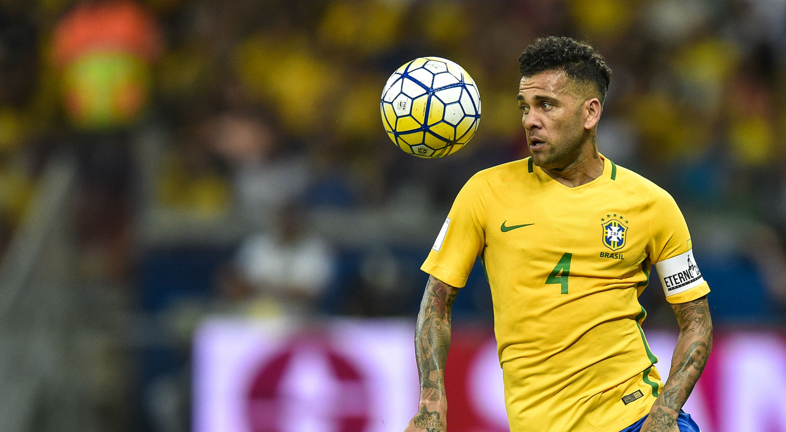 Daniel Alves far&aacute; falta &agrave; Sele&ccedil;&atilde;o, mas uma grande Copa tamb&eacute;m far&aacute; falta a Daniel Alves