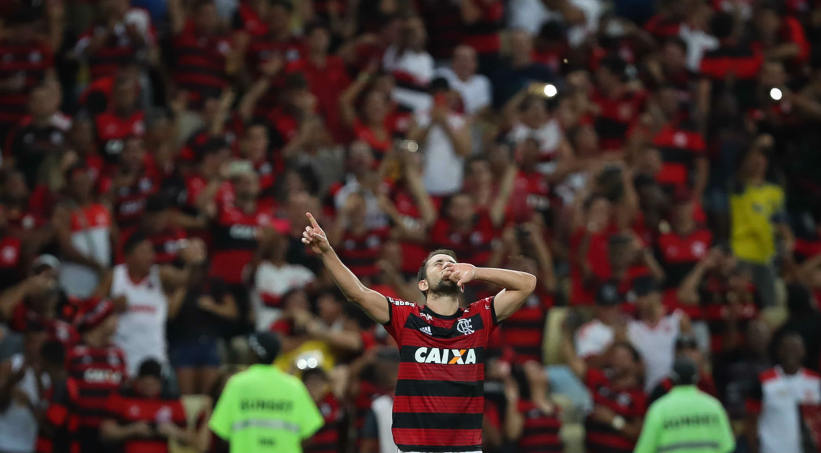 Enfim, uma noite decisiva de Libertadores termina com bons sonhos ao Fla, n&atilde;o mais em pesadelo