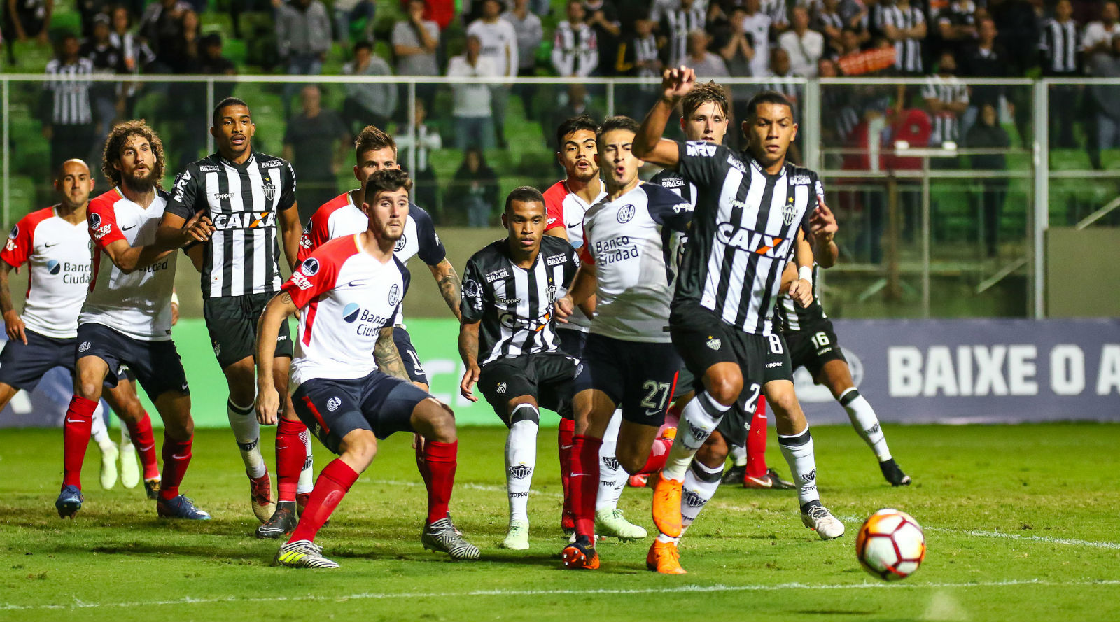 O que se viu e o que se ouviu indicam dois lados da moeda na queda do Galo na Sul-Americana