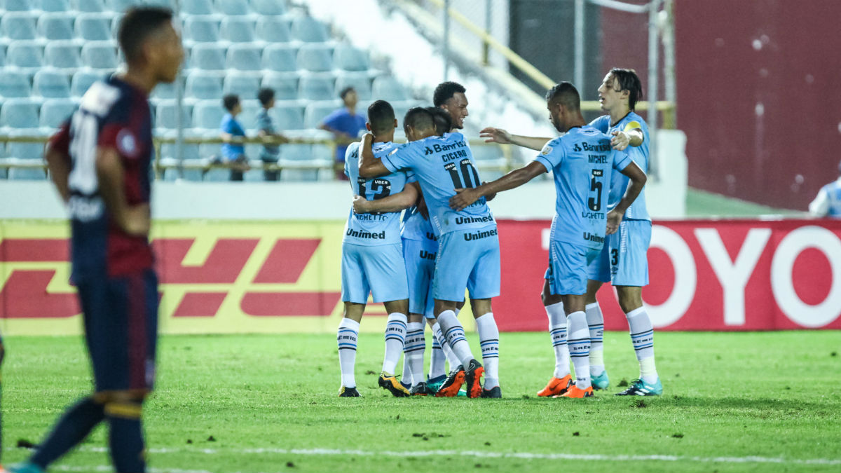 A emo&ccedil;&atilde;o ficou para o fim, mas o Gr&ecirc;mio conseguiu a vit&oacute;ria e a classifica&ccedil;&atilde;o