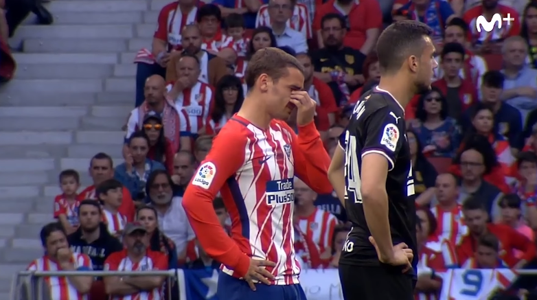 As l&aacute;grimas de Griezmann evidenciam algu&eacute;m dividido por uma decis&atilde;o