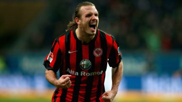 Após 14 anos, a torcida do Frankfurt se despede de Alex Meier, seu “deus do futebol”