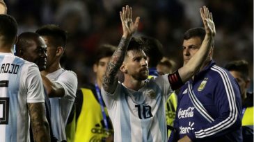 Mais uma vez, Messi foi o dono do show na despedida da Argentina ante a torcida na Bombonera