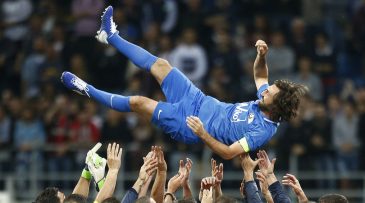 O San Siro ofereceu a última ovação a Pirlo, na noite em que lendas se curvaram ao maestro