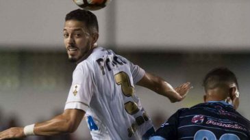 Santos cruzou demais, esbarrou no Real Garcilaso e saiu vaiado da Vila