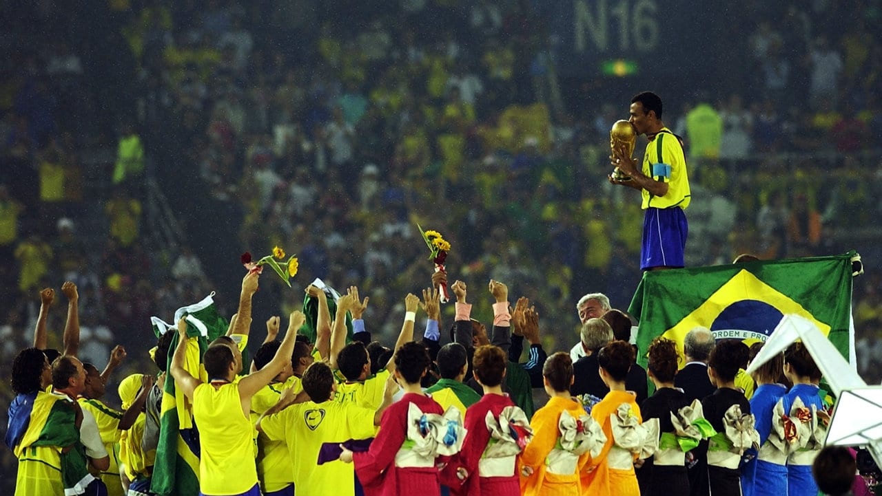 30 de junho em Copas: em 2002, o mundo ouviu &ldquo;Regina, eu te amo&rdquo; na conquista do penta do Brasil