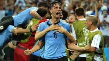 Em uma aula defensiva, Uruguai elimina o campeão europeu e está nas quartas de final