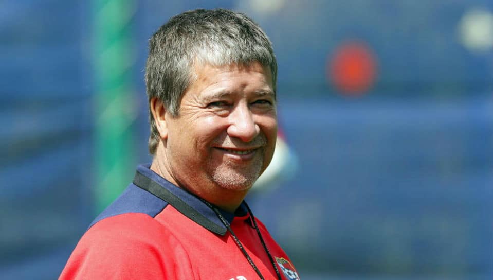 T&eacute;cnico do Panam&aacute; promete: &ldquo;Se classificarmos, bebo duas garrafas de vodca sozinho&rdquo;